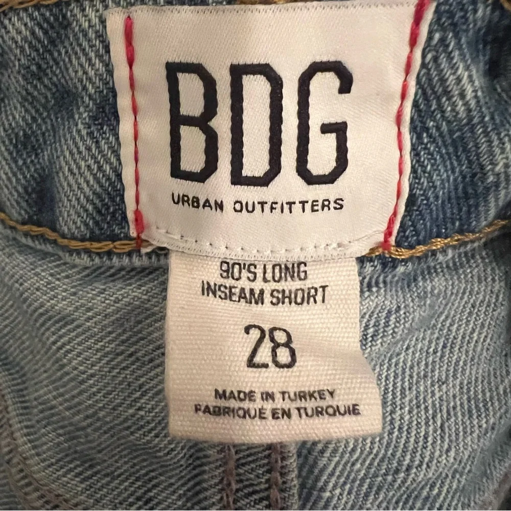 BDG Urban Outfitters 90s Long Inseam Denim Shorts Light Wash‎ Distressed